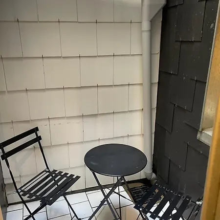 Rougemare Apartment *